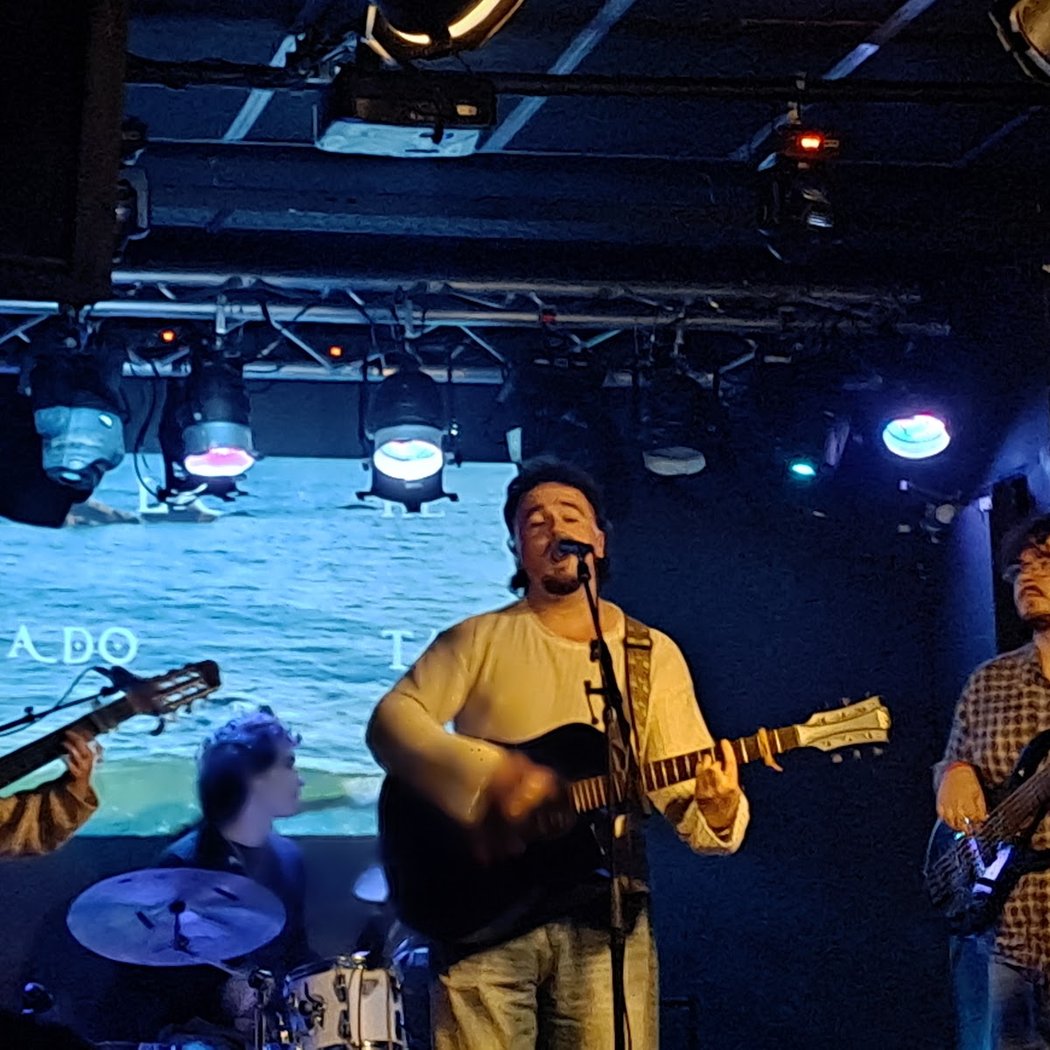 EXSONVALDES en concierto – Presentación de Ninety Seconds to Midnight 4