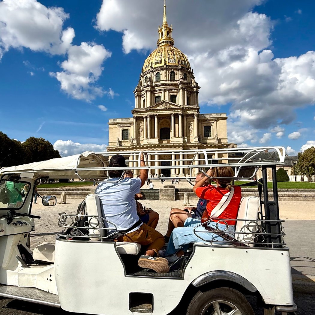PARIS VISIT TUKTUK 2