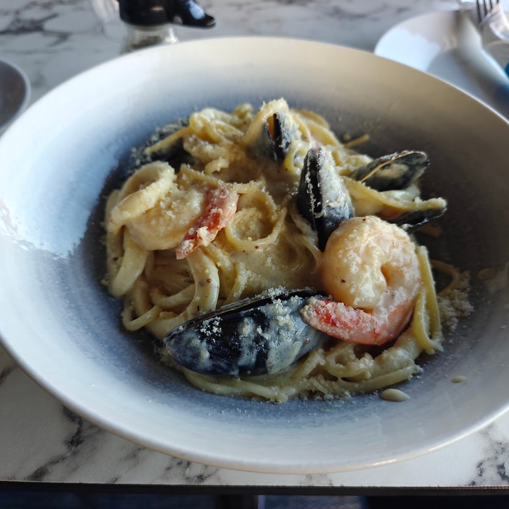 Azure Lounge Restaurant 3
