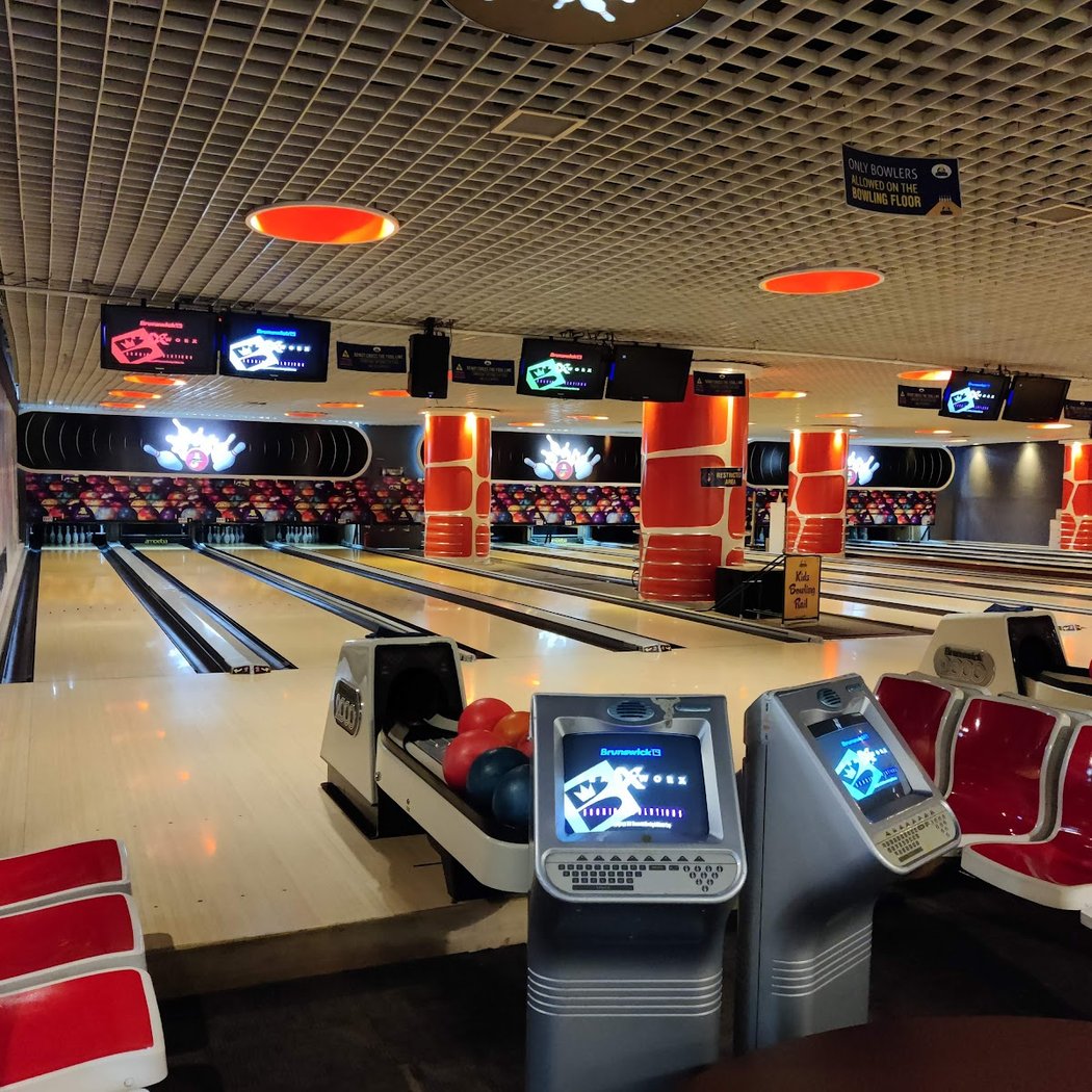 Amoeba Sports Bar 1