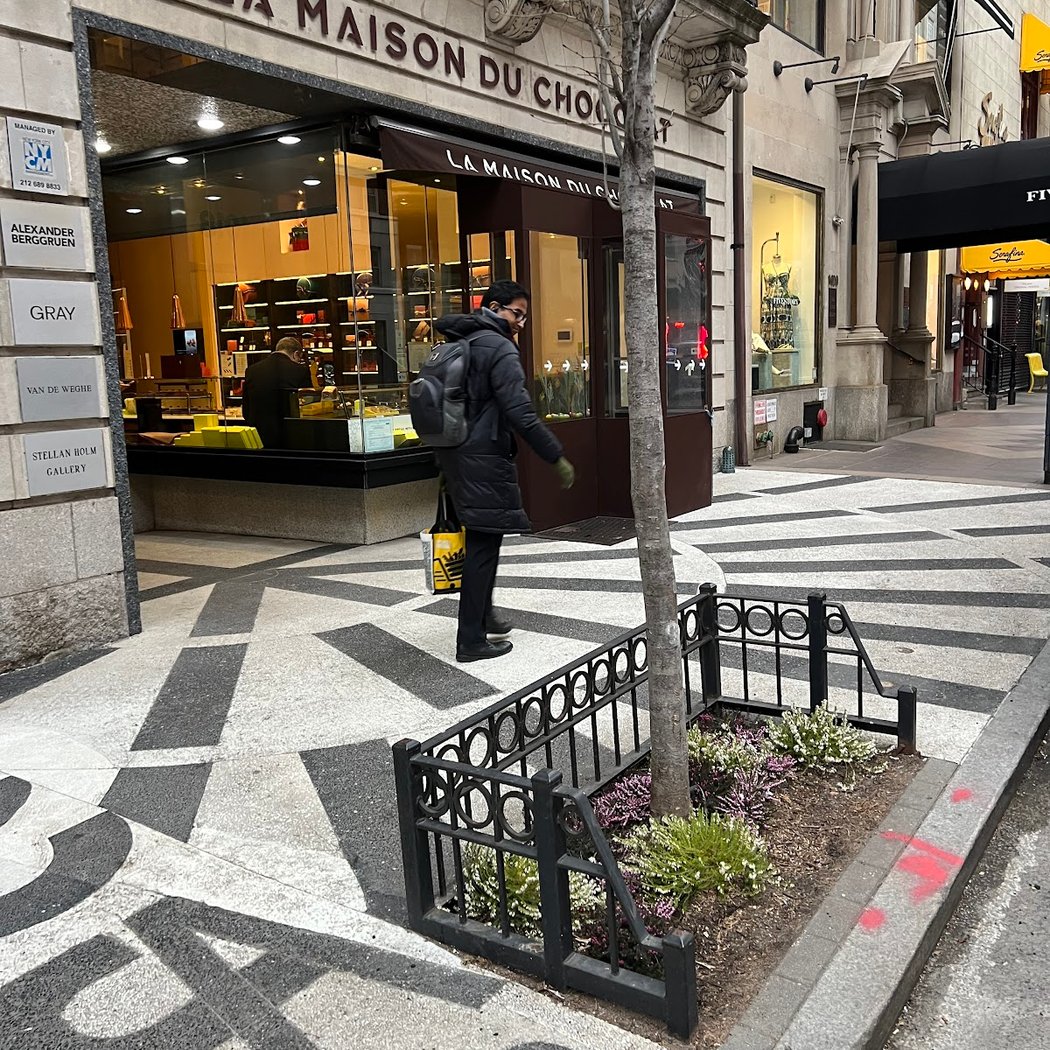 Alexander Calder Sidewalk 2