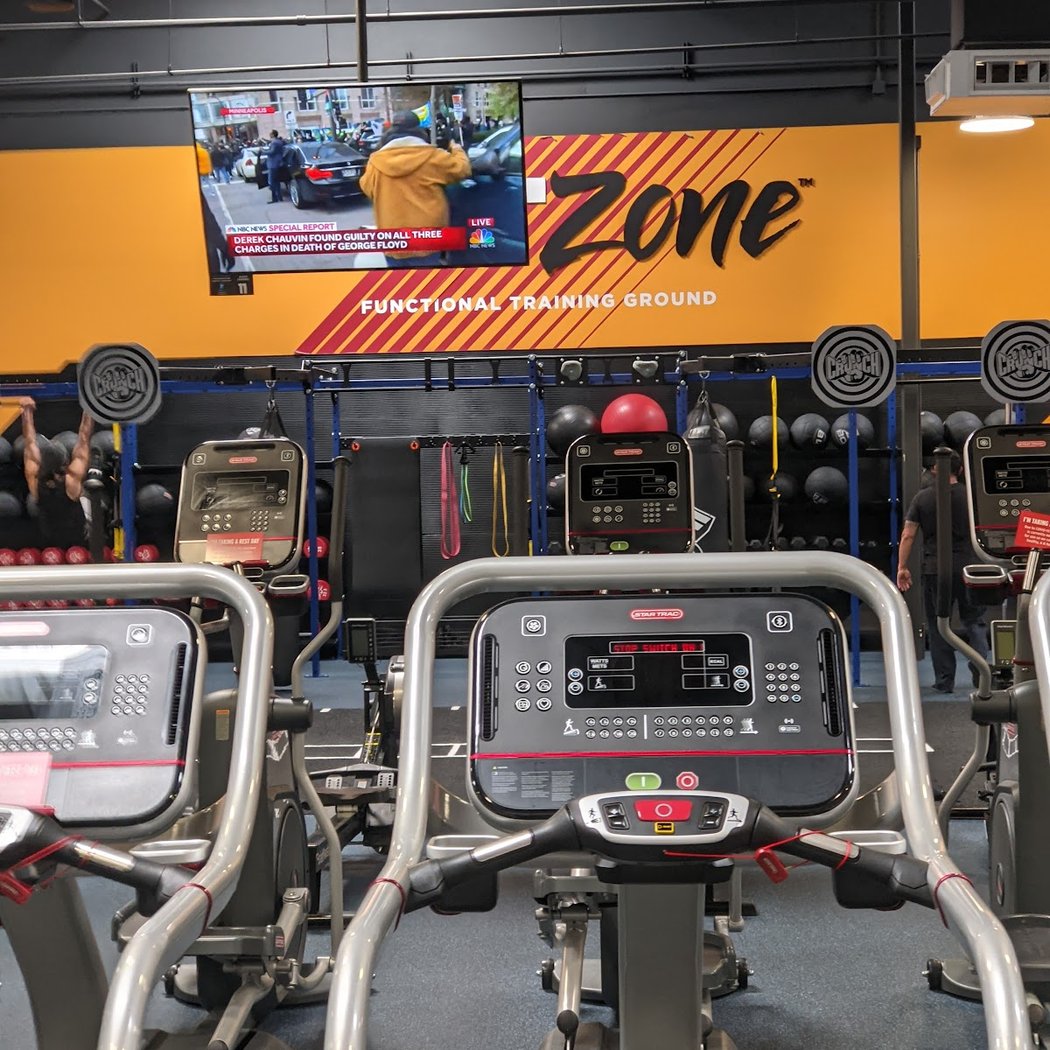 Crunch Fitness - Fairfield 3