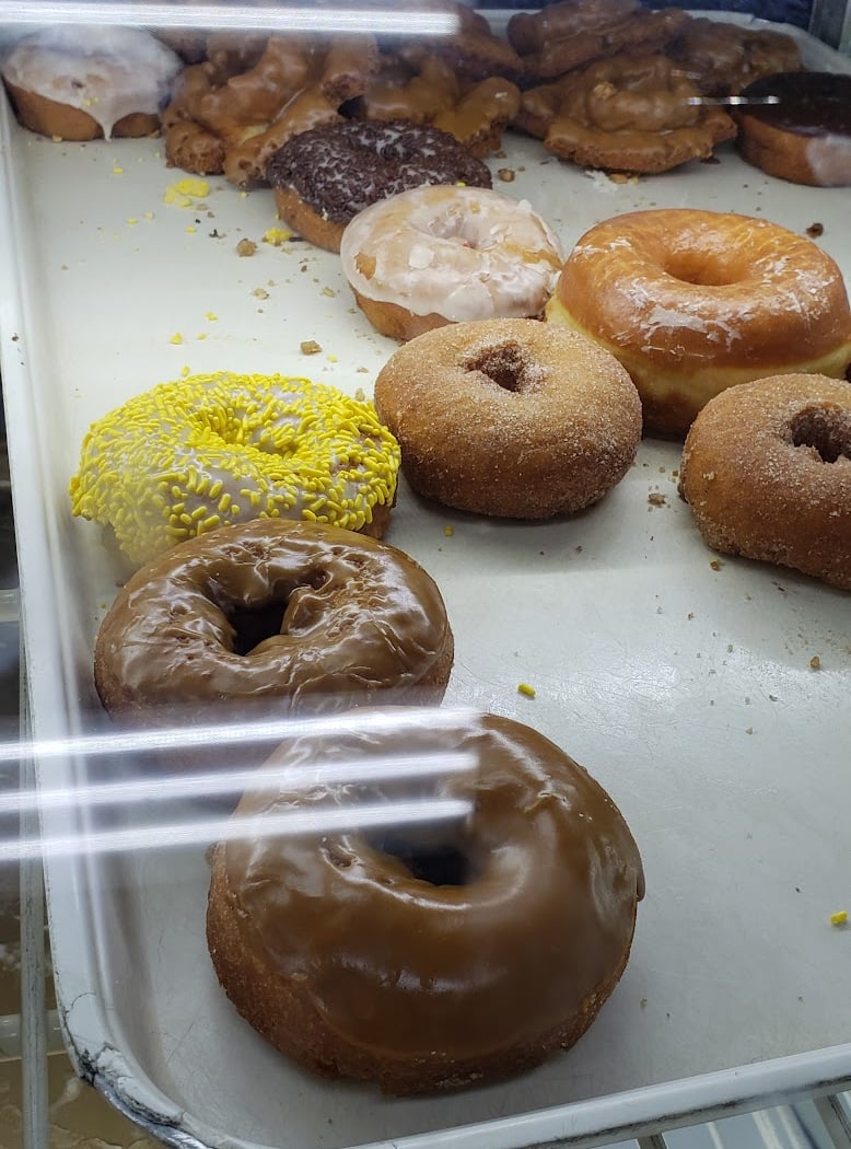 Golden Cream Doughnut Shop 3