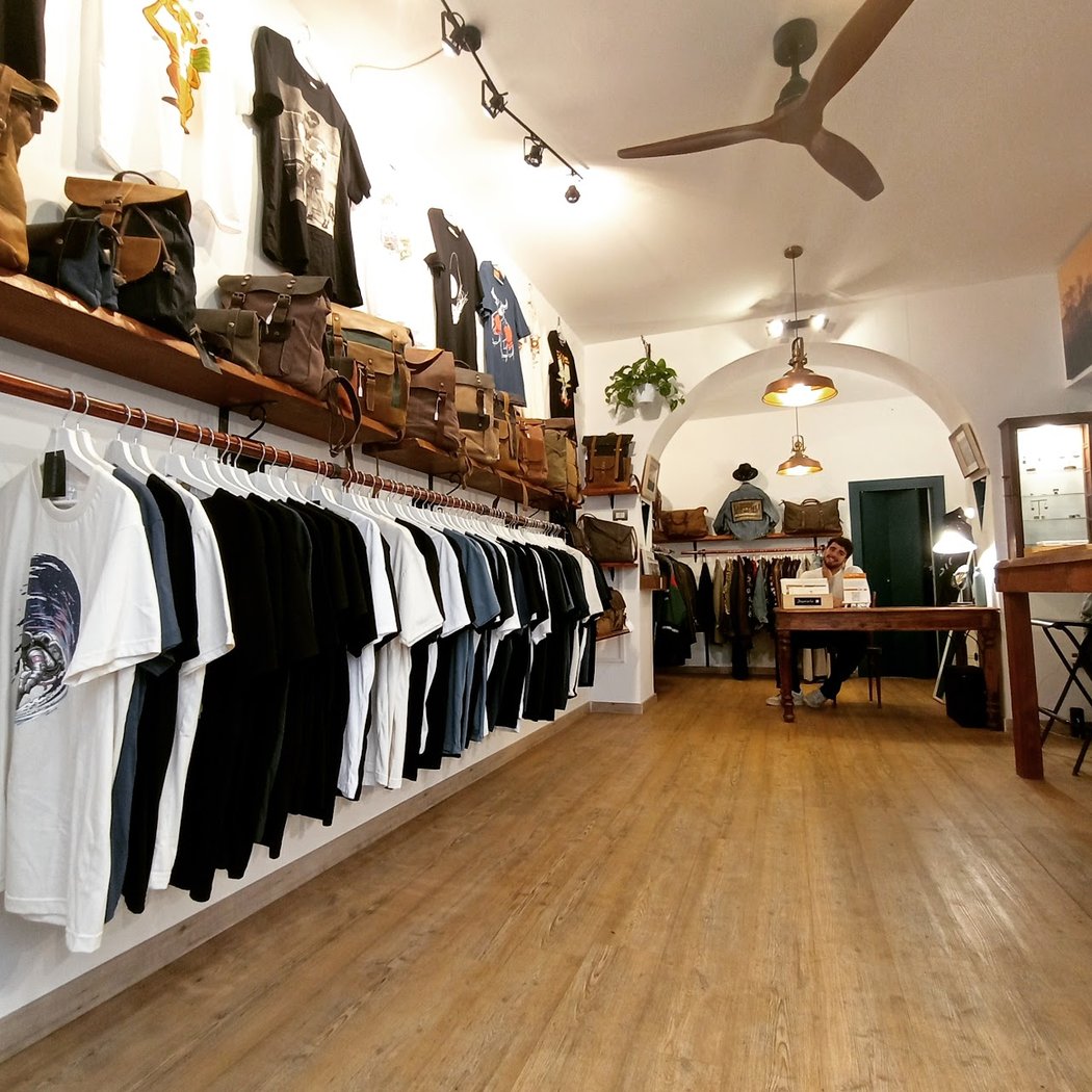 No Logo Store 2