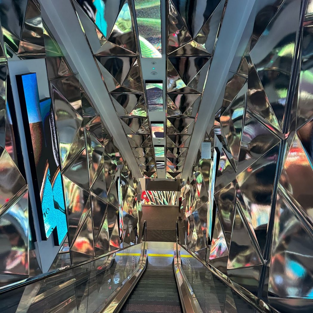 Frameless Immersive Art Experience 3