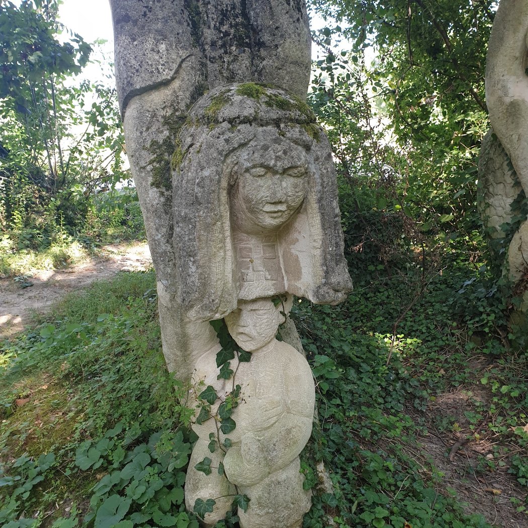 Garden sculptures of Dhuys 5