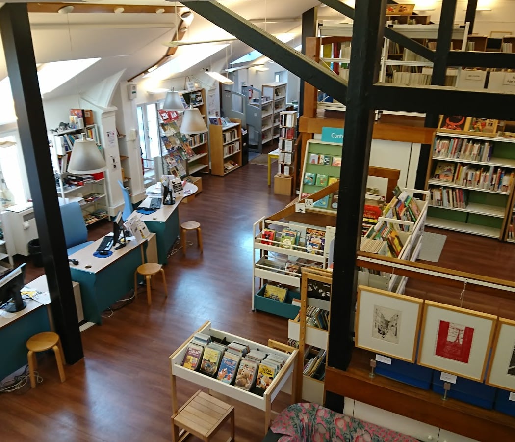 Library Colette Vivier 2