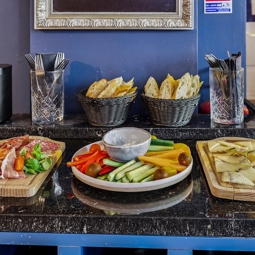 Le Cabanon Happy Hour 3