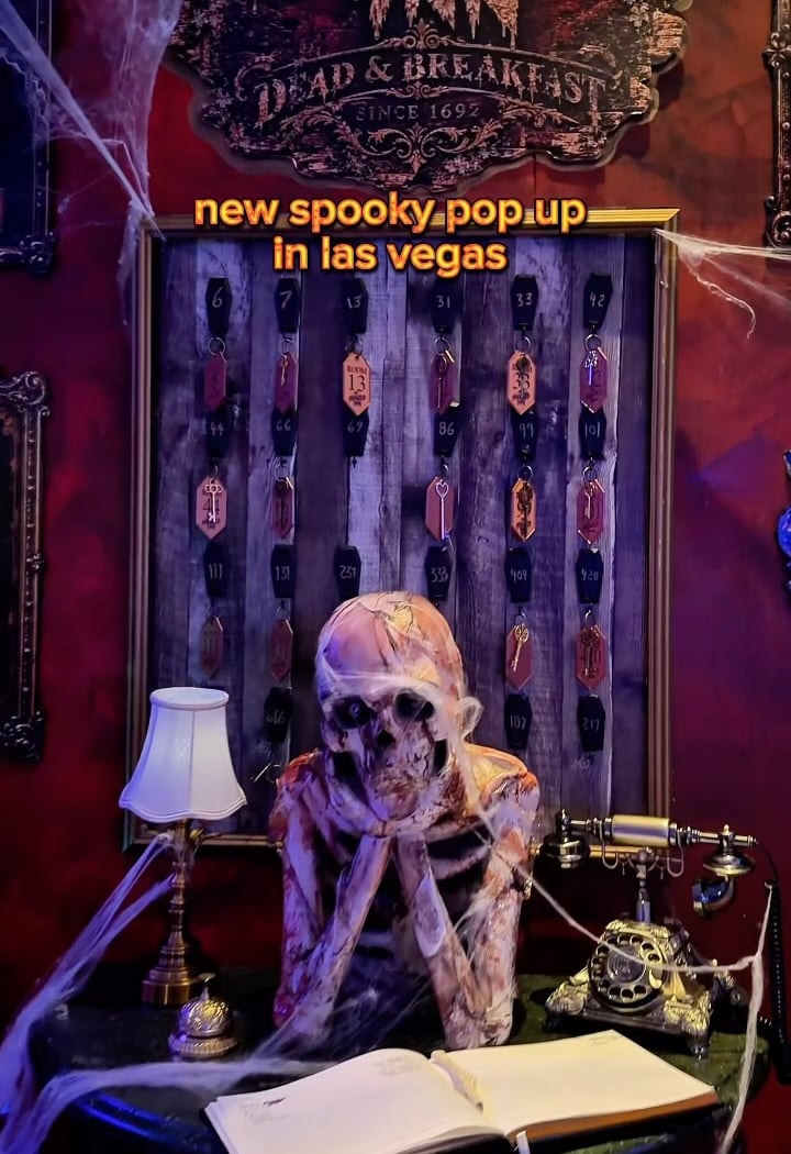 Haunted Inn Dead & Breakfast Pop Up