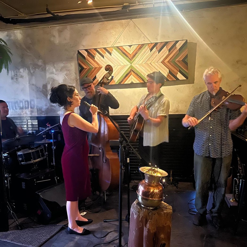 HANNA RIFKIN & THE HANDSOMES 1