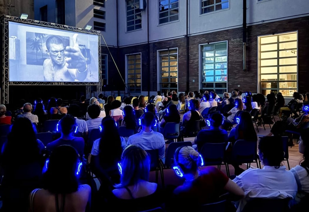Performance dal vivo con il film muto Aurora 1