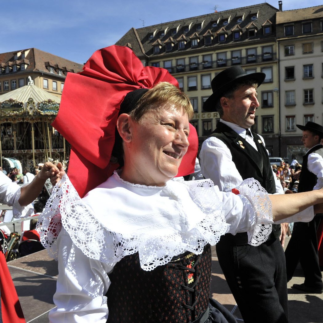 Représentation de danses alsaciennes : Groupe folklorique d'Obermodern 2