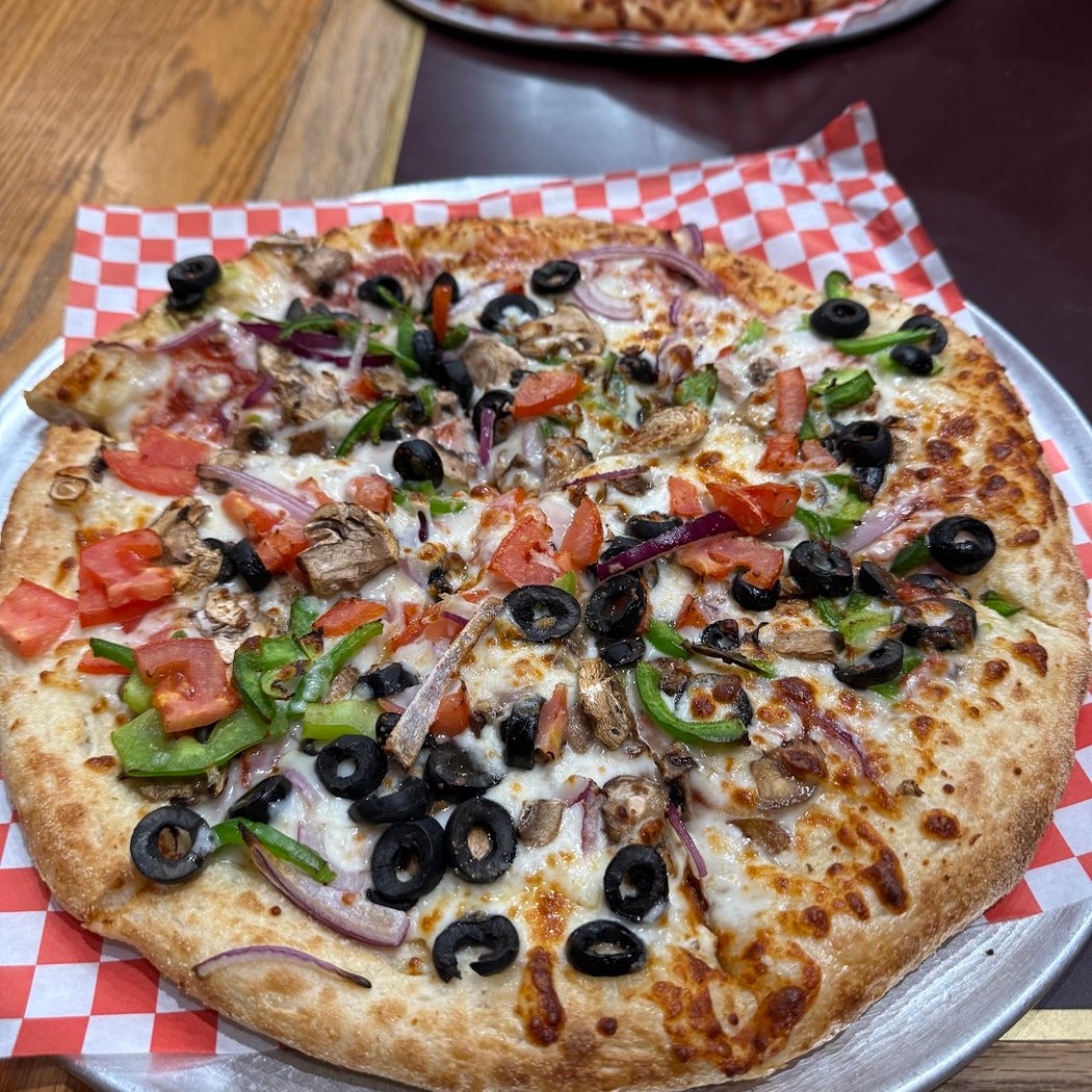 Chicos Pizza (Lombard St) 1