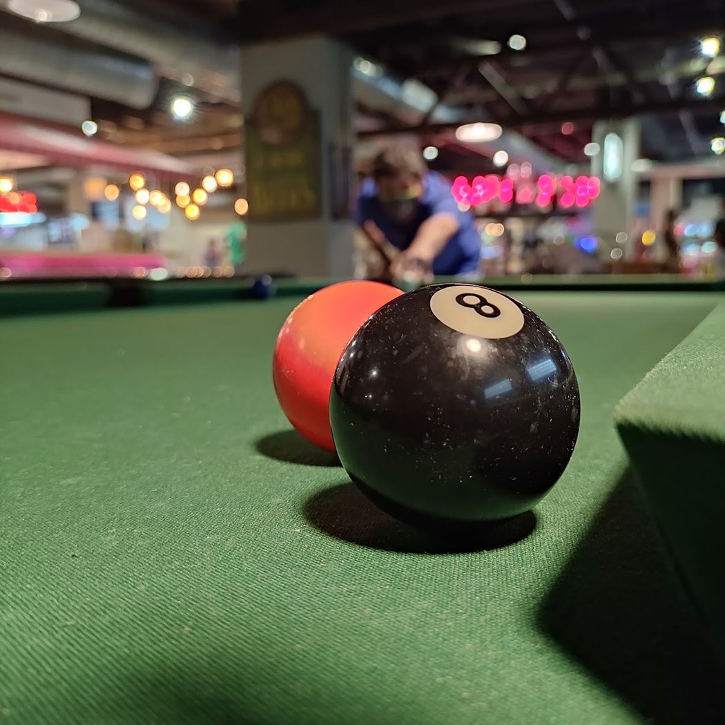 Soho Bowling - Game & Food 3