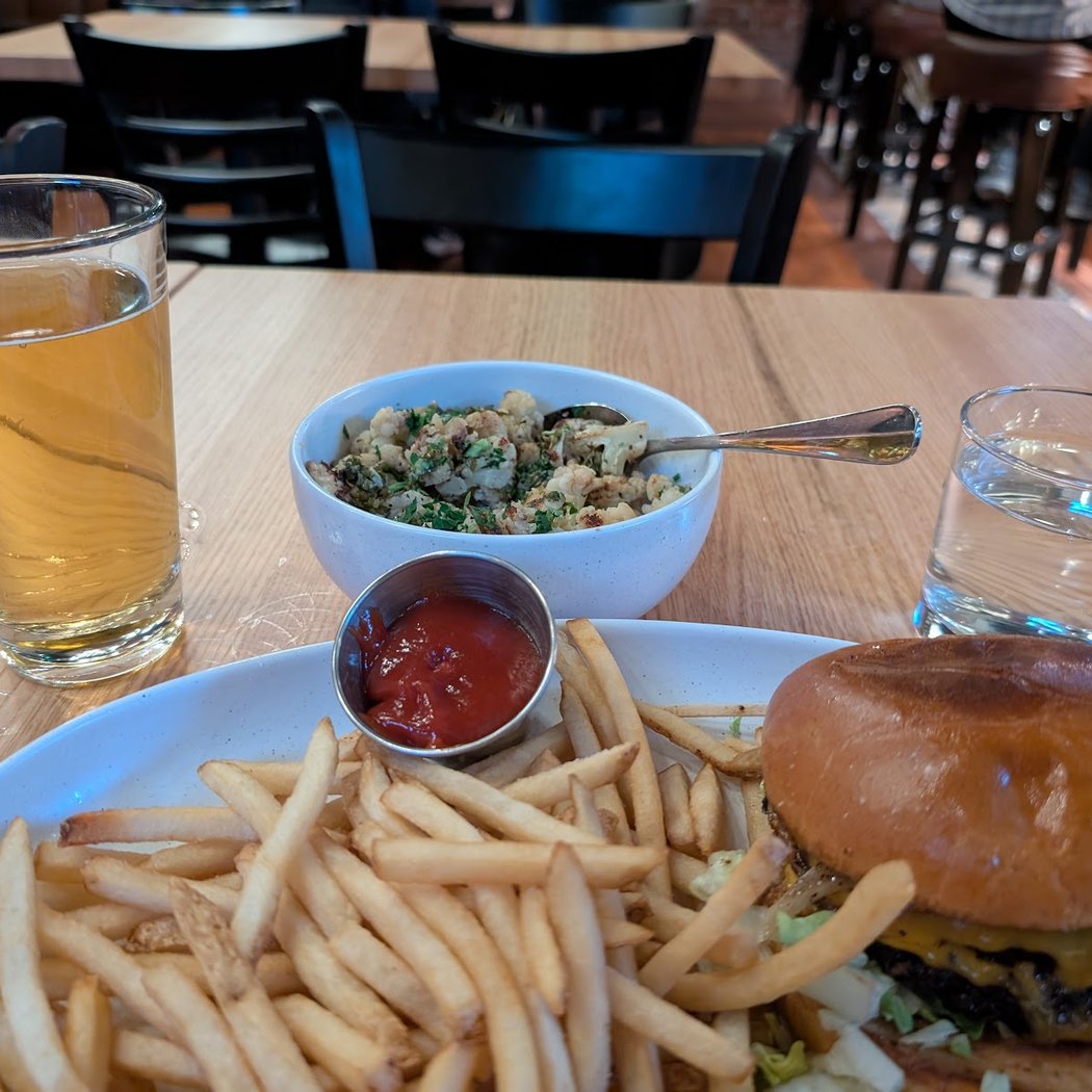 Grumpy's Restaurant & Pub 1