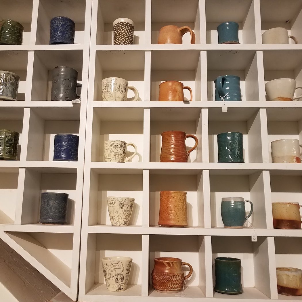 La Mano Pottery 1