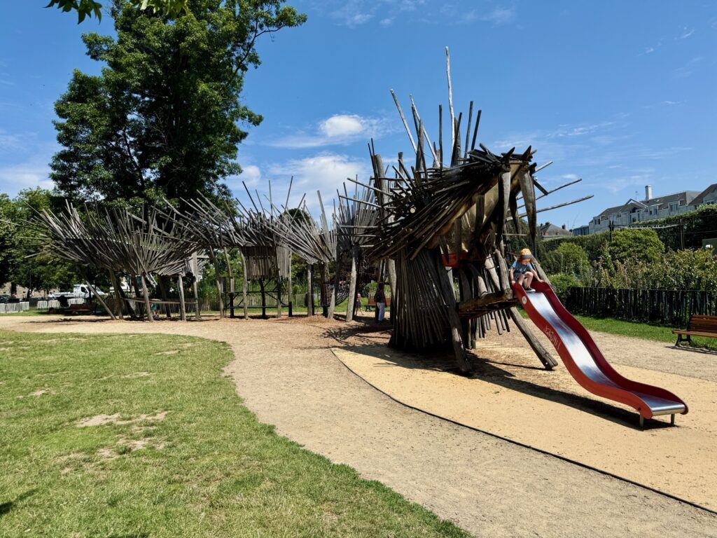 Aire de Jeux de Kinya Maruyama 2