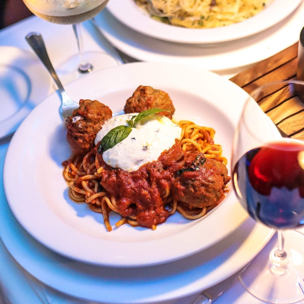 Restaurant Dinner Party 3