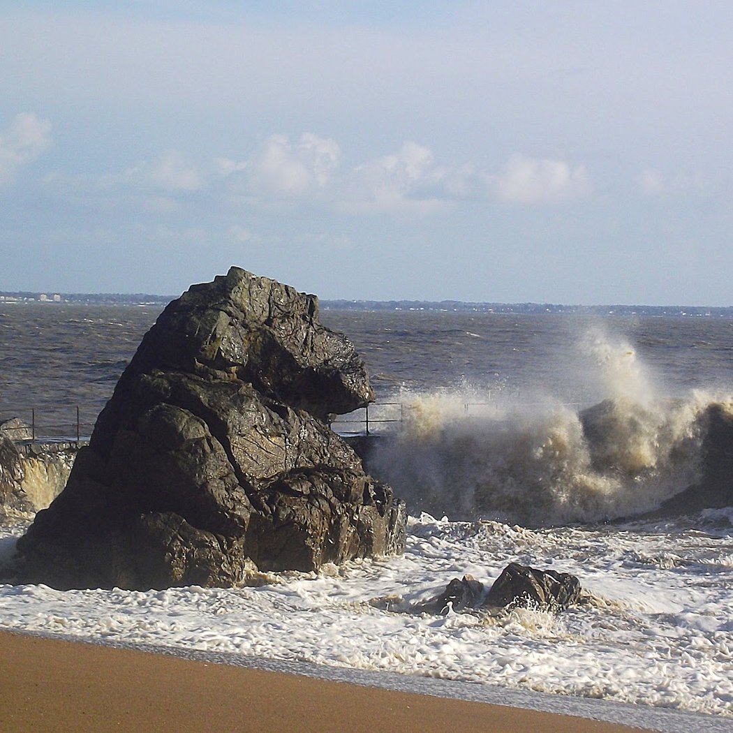 Rocher de la plage de Saint-Marc 1