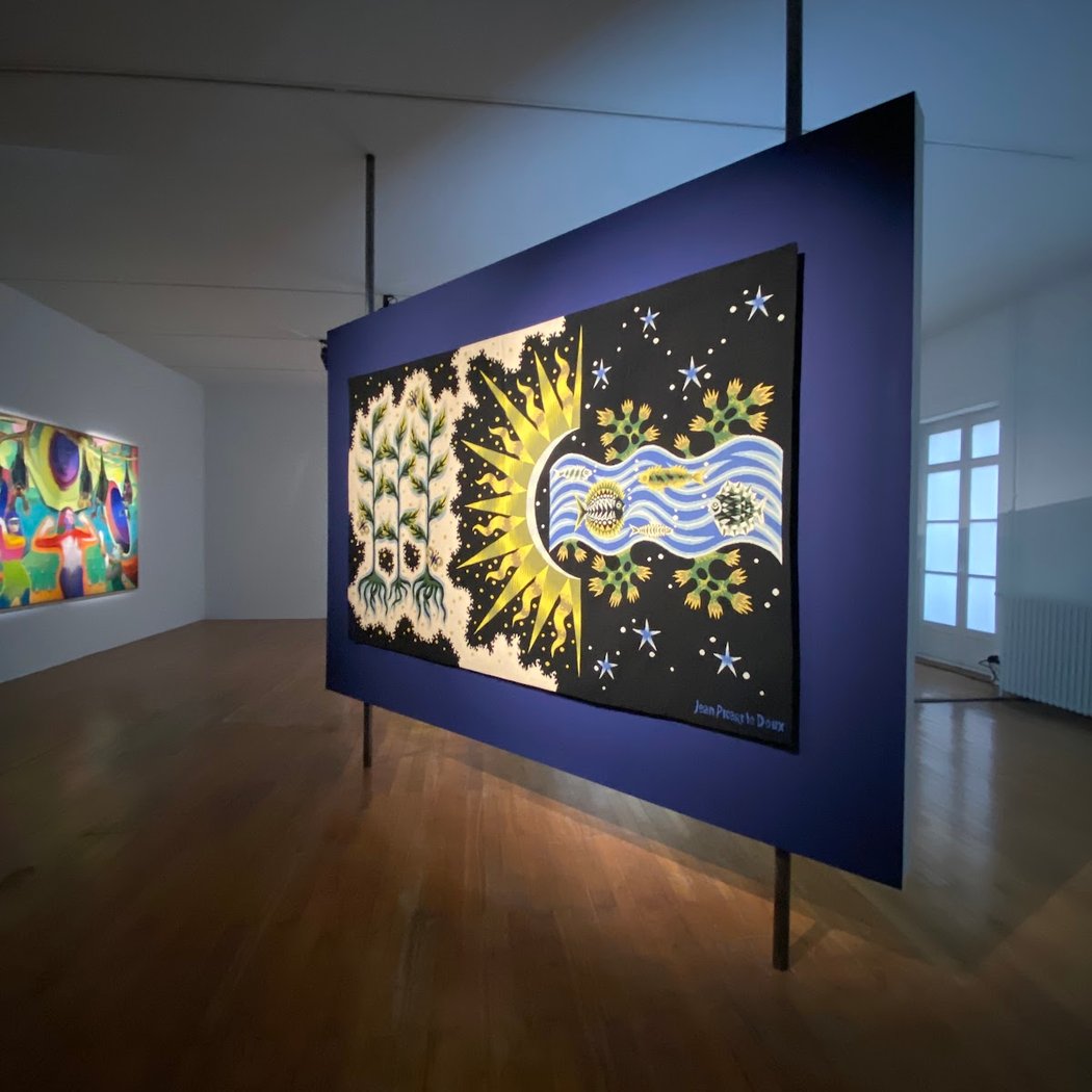 FRAGMENTS / IT HAS A GOLDEN SUN AND AN ELDERLY GREY MOON 1