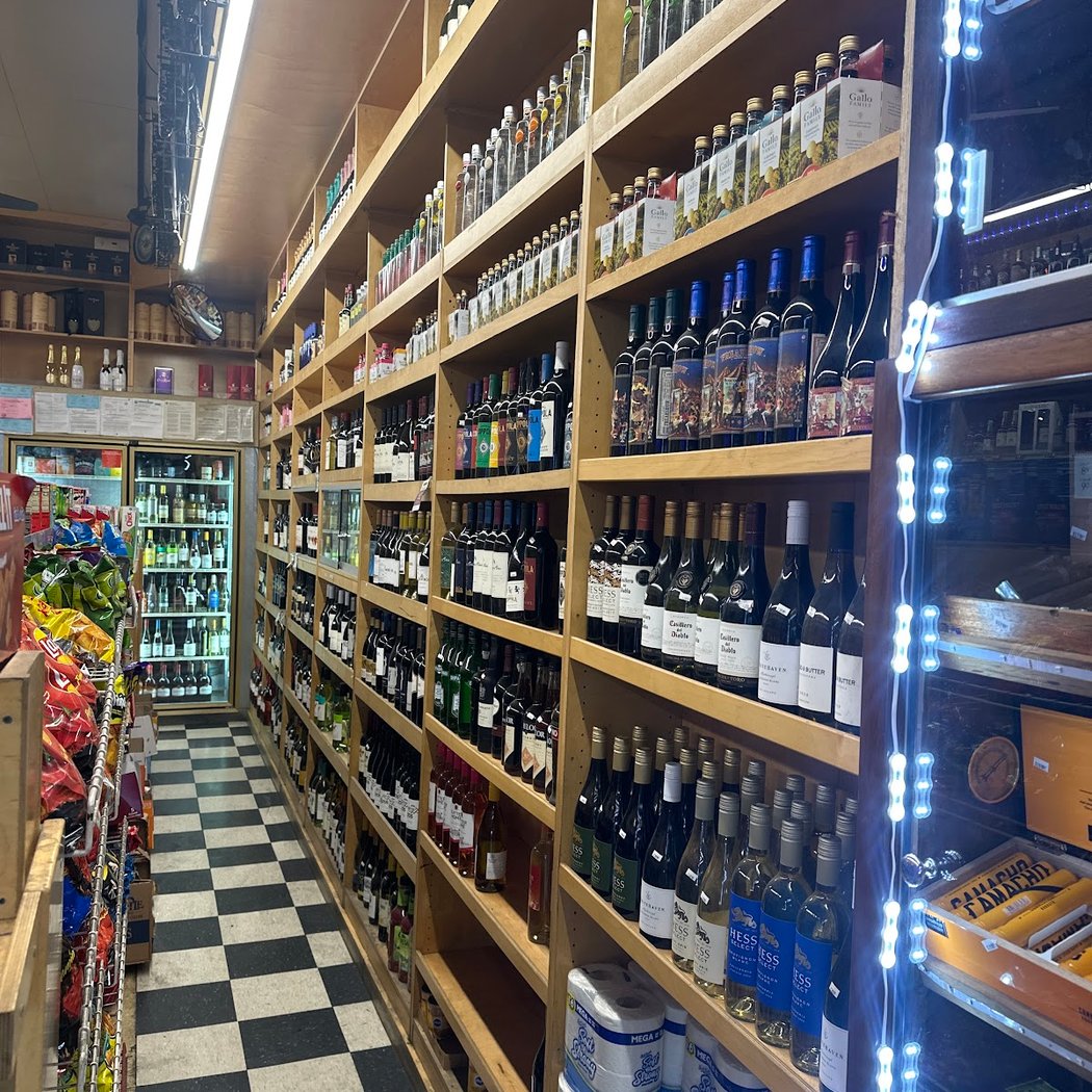 Broadway Cigars & Liquors 2