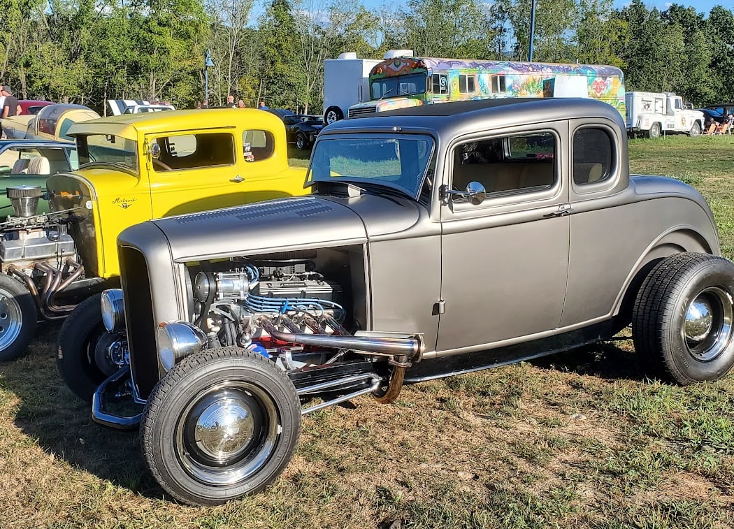 Cruise-In Car Show 1