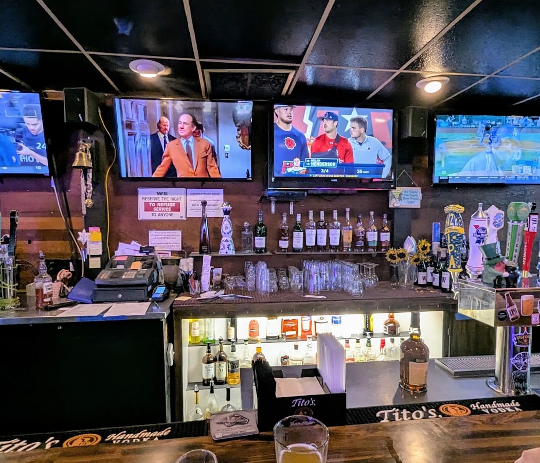 Blue Max Lounge 3
