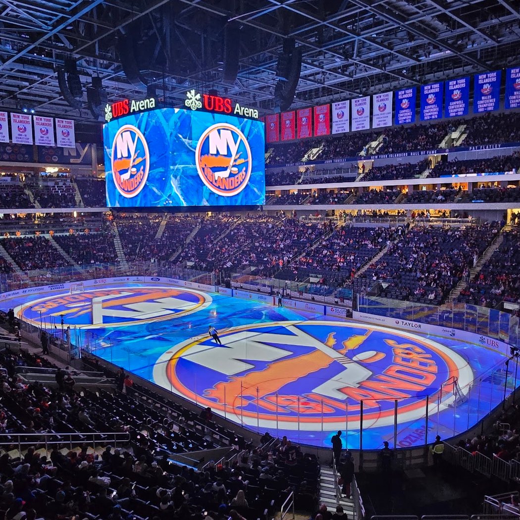 Two powerhouse hockey teams face off 1