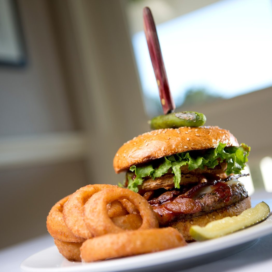 Mackenzie Bar & Grill 1