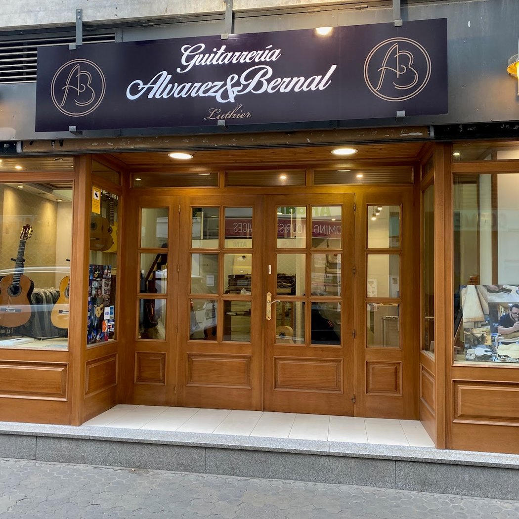 Guitarrería Álvarez y Bernal | Tienda de Guitarras en Sevilla 2