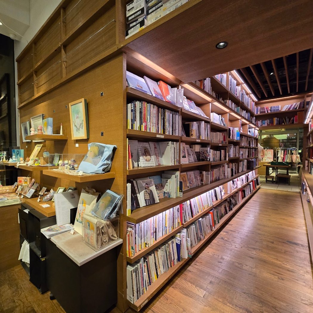 Tsutaya Books Daikanyama 3