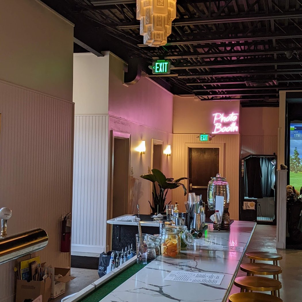 Birdies Indoor Golf and Cocktail Bar Long Island 3