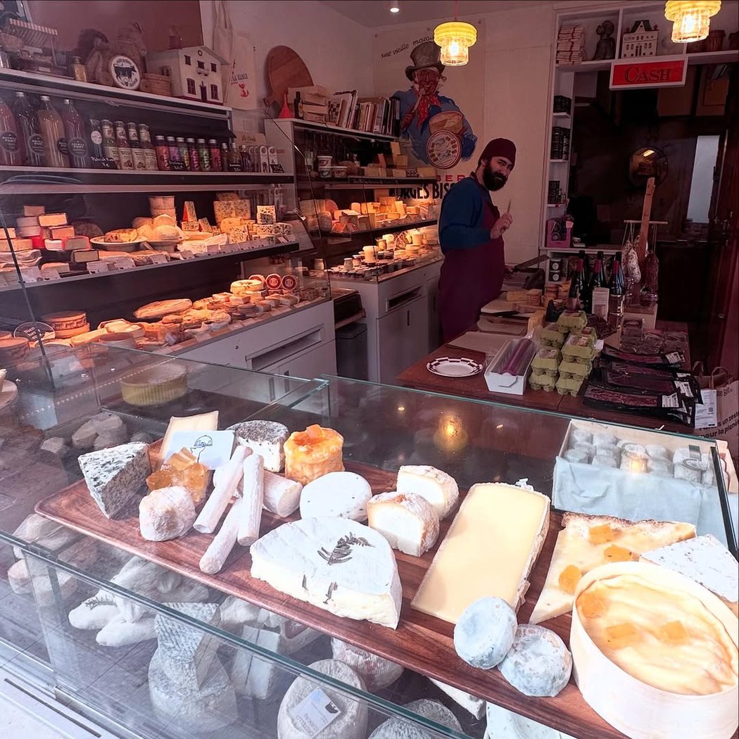 Fromagerie Au Chien Sous La Table - Mairie 3