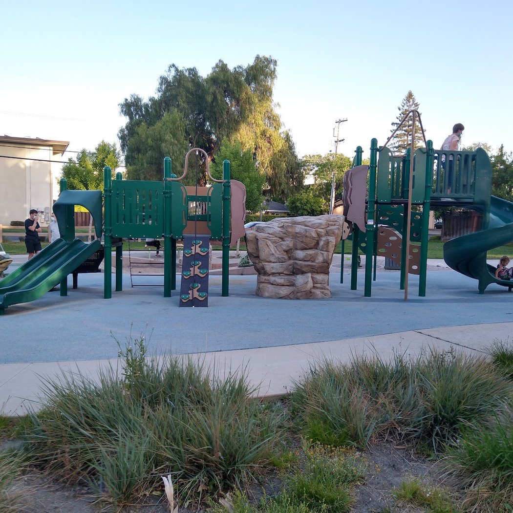 Del Medio Park 2