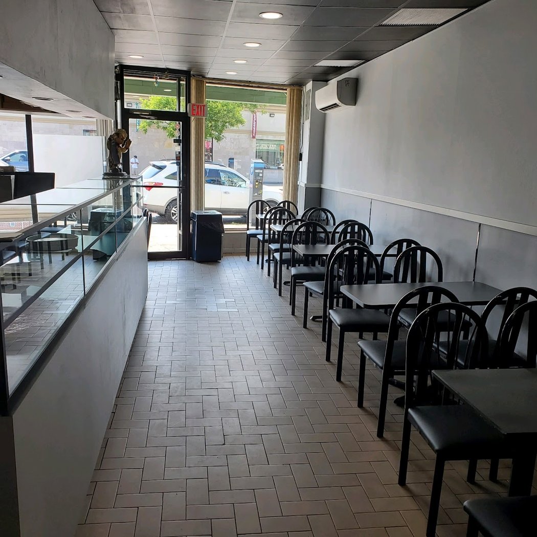 Phil & Sons on Main Italian restaurant and pizzeria 2