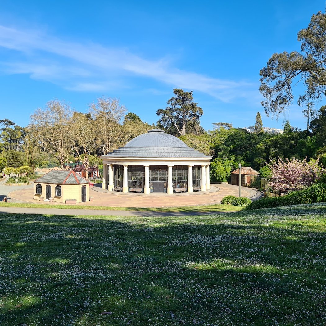Carousel Ride & Food Kiosk GGP 2