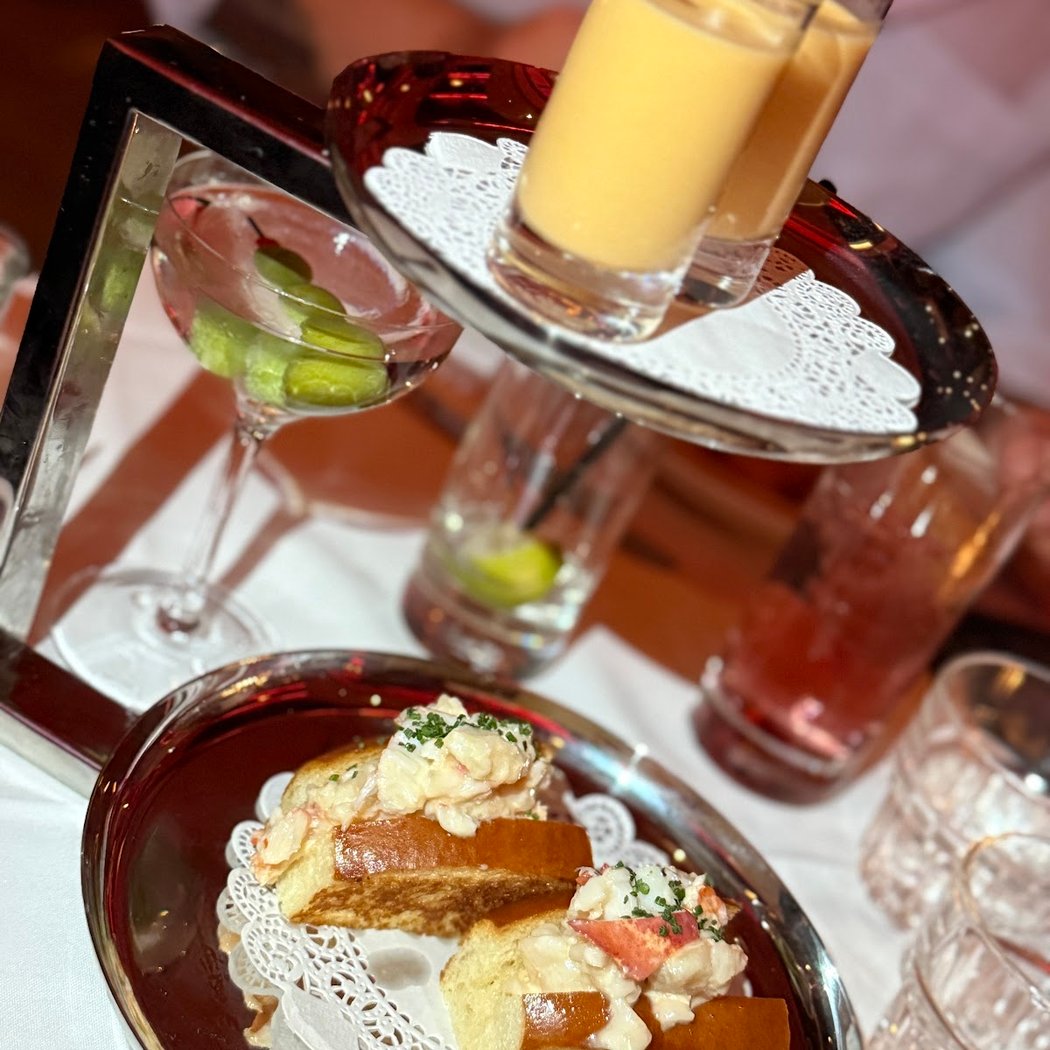 Cocktails & Connections Happy Hour for Queer Women & Nonbinary Folks 30+ 3