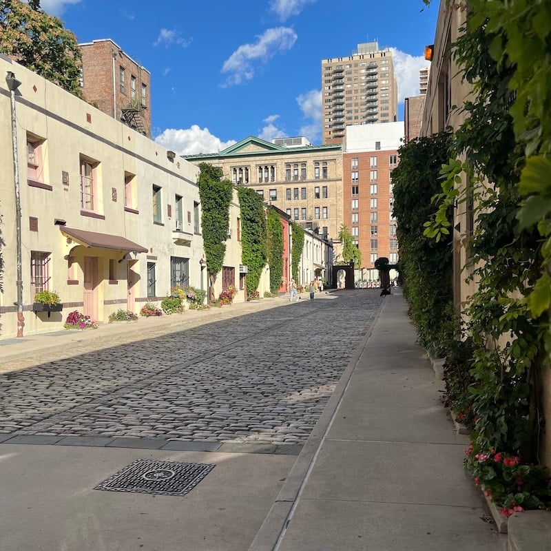 Washington Mews 3