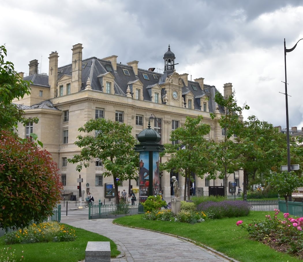 Stroll and Shop at Place d'Italie 1