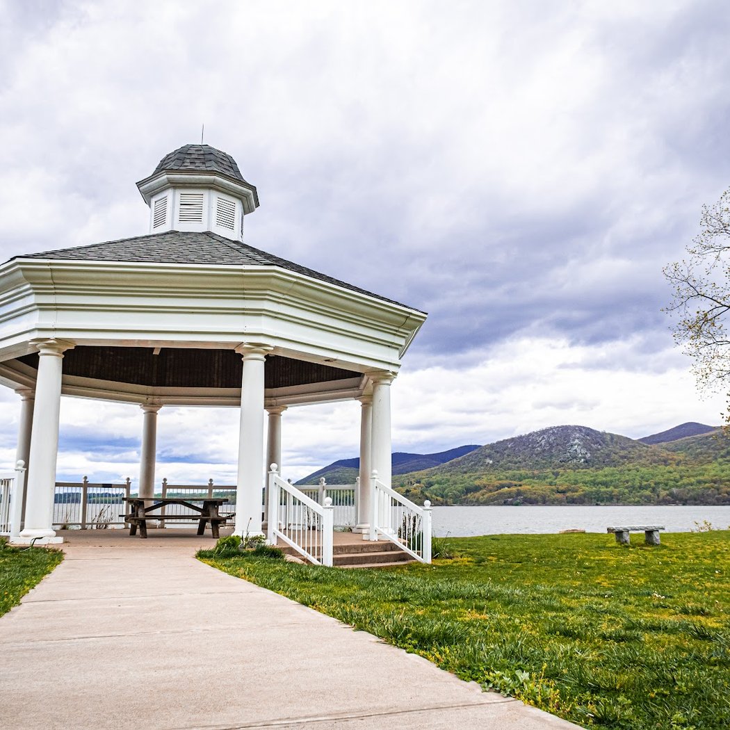 Donahue Memorial Park (PERMIT PARKING ONLY) 1