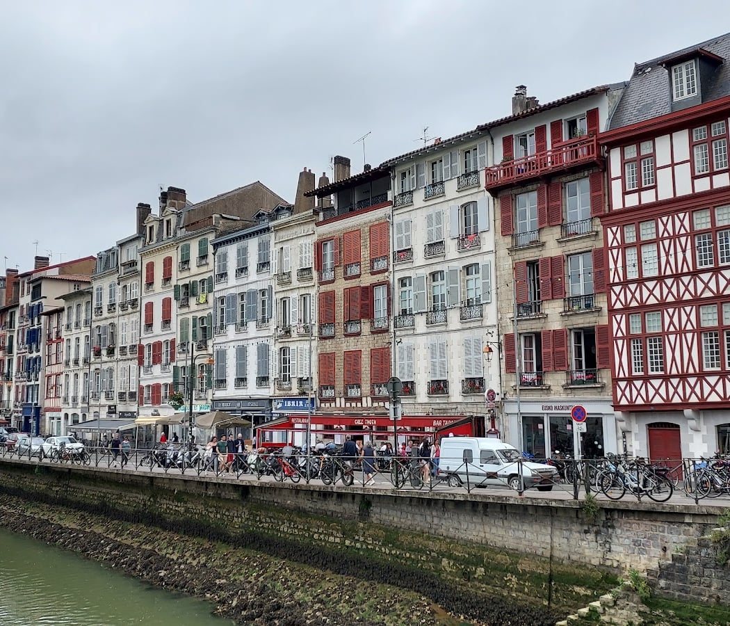 Quais de la Nive 4
