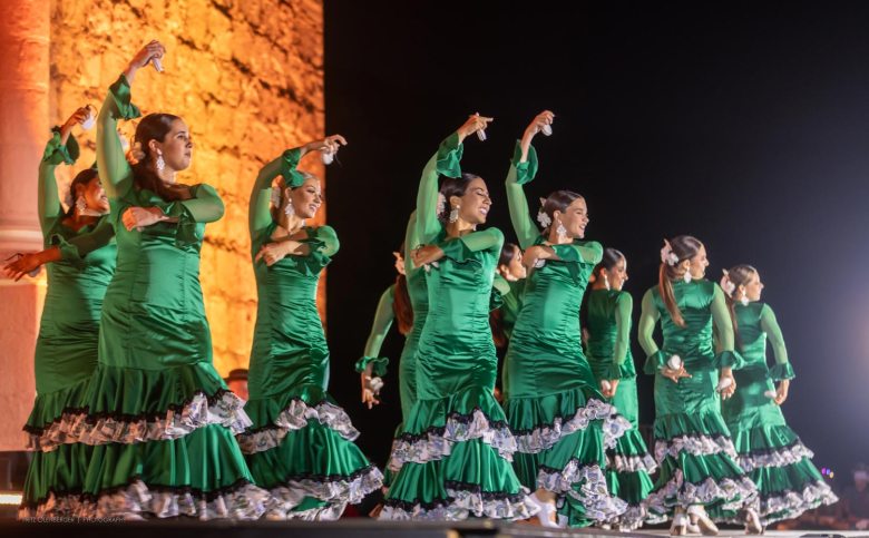 La Fiesta Pequeña 1