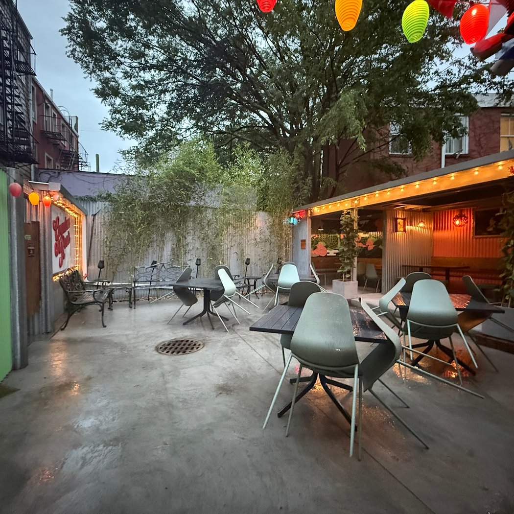 Rose's R&R Bar 2