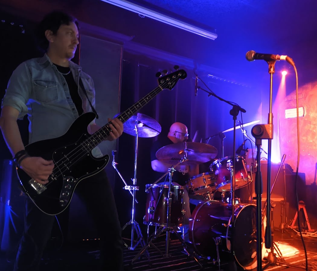 THE HOWLERS 2