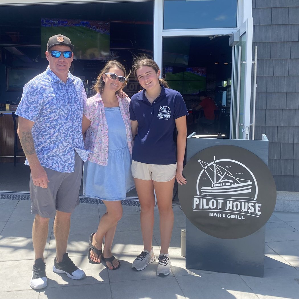 Pilot House Bar & Grill 2