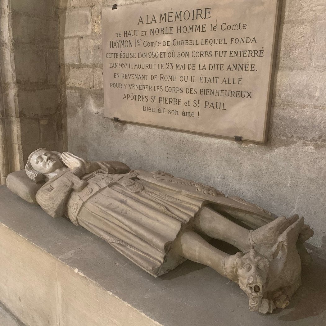 La Cathédrale Saint-Spire 4