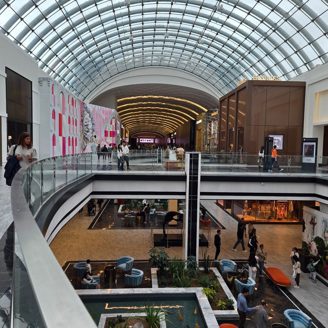 The Avenue at American Dream 1