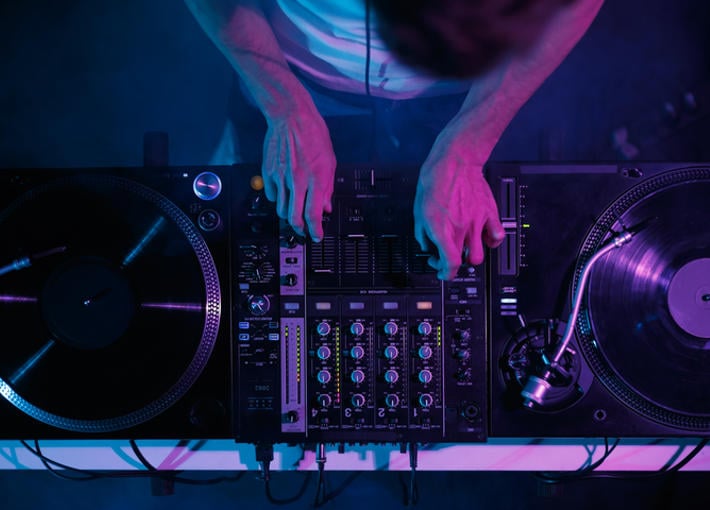 DJ, Monte le son 1