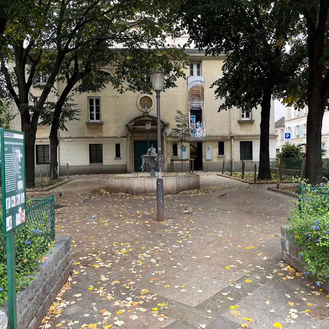 square de la place Étienne-Pernet 2