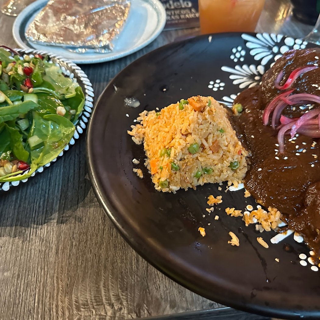 Los Yaquis Méx Restaurant. 3